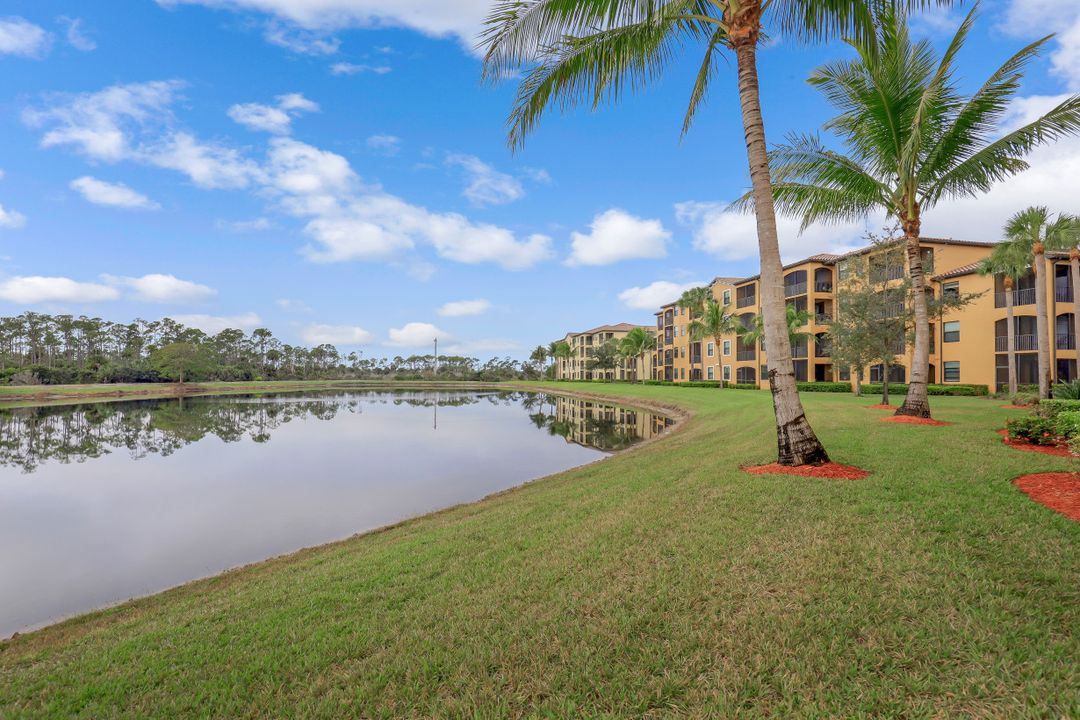 9727 Acqua Ct #415, Naples, FL 34113