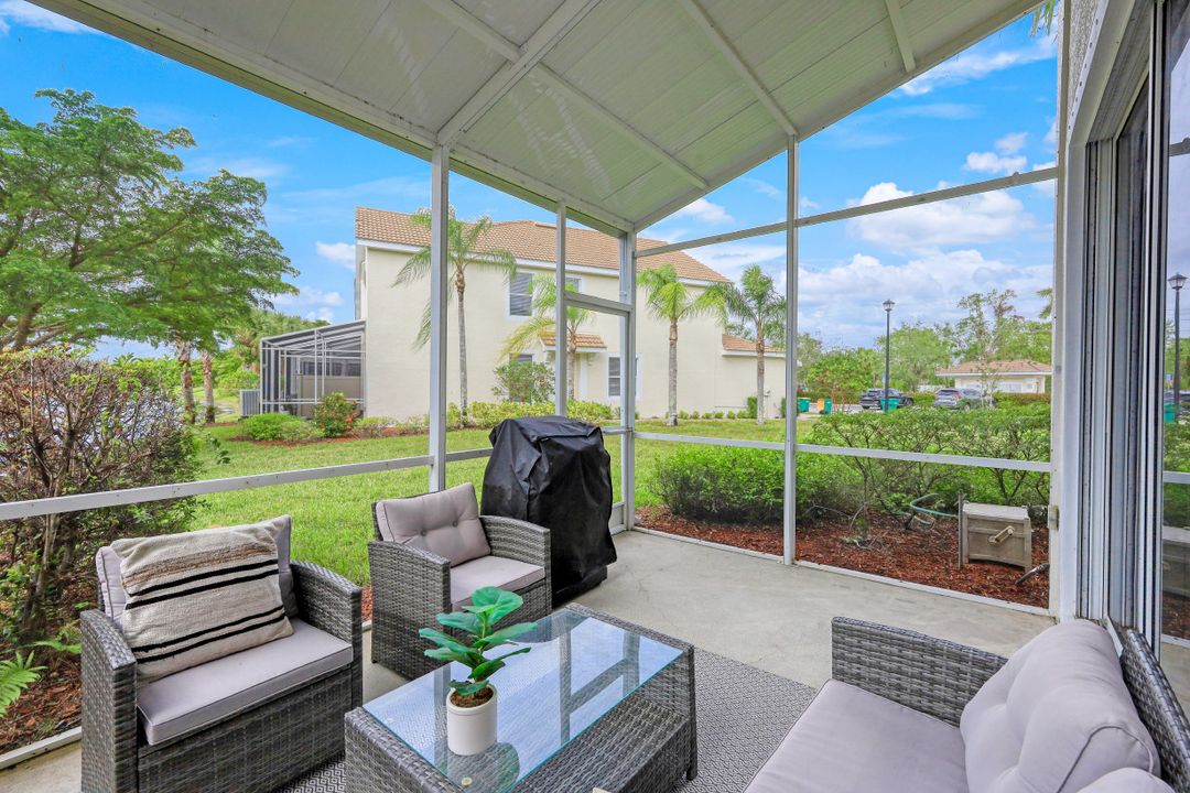 1084 Hampton Cir, Naples, FL 34105