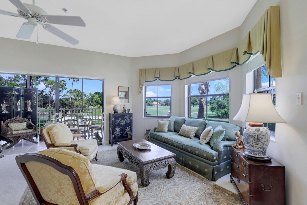 220 Vintage Cir #205, Naples, FL 34119