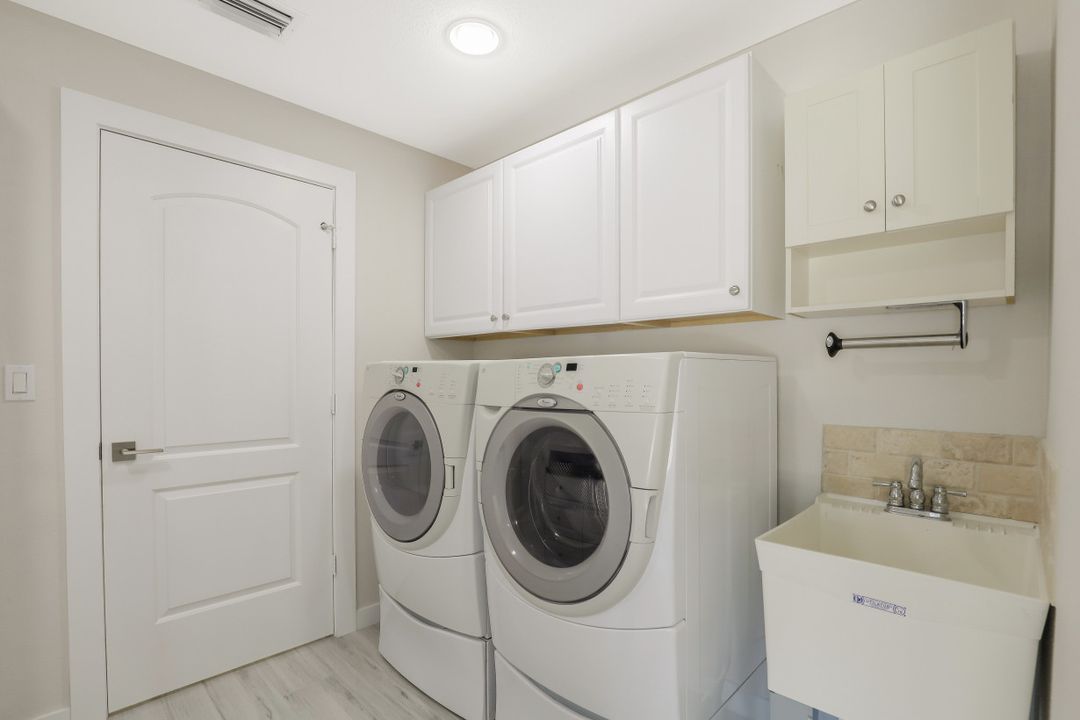 6572 E Town and River Rd, Fort Myers, FL 33919