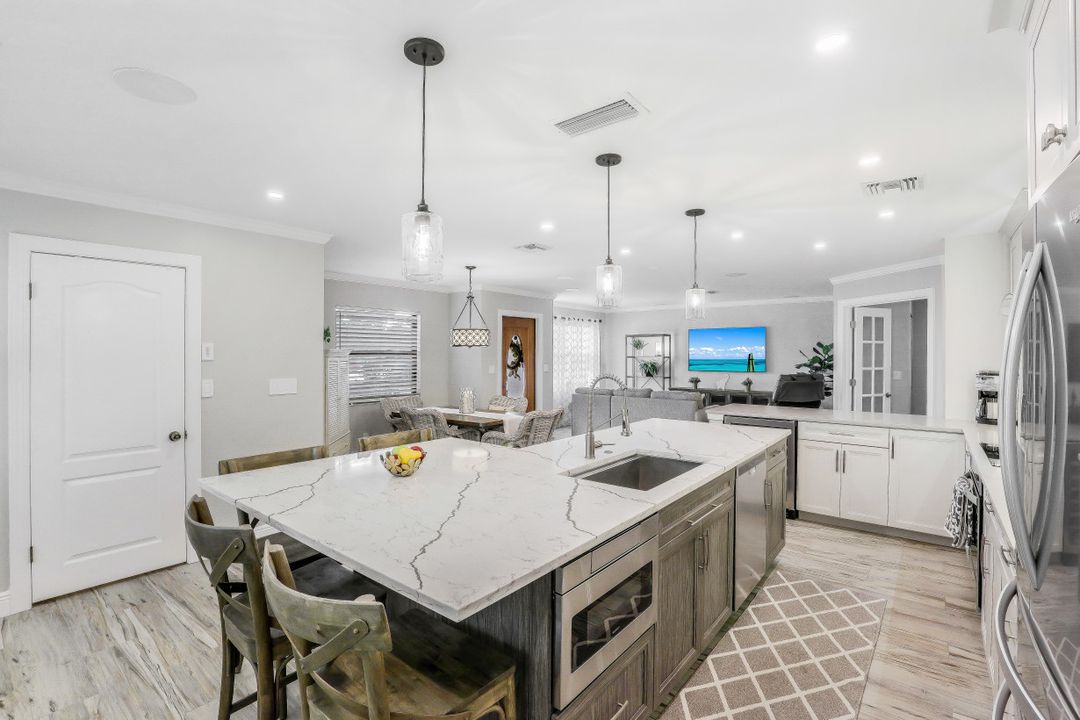 749 97th Ave N, Naples, FL 34108