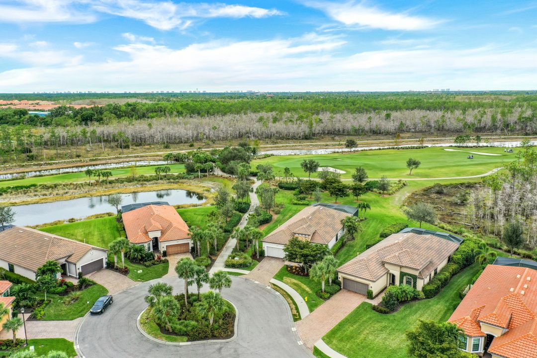 8815 Vaccaro Ct, Naples, FL 34119