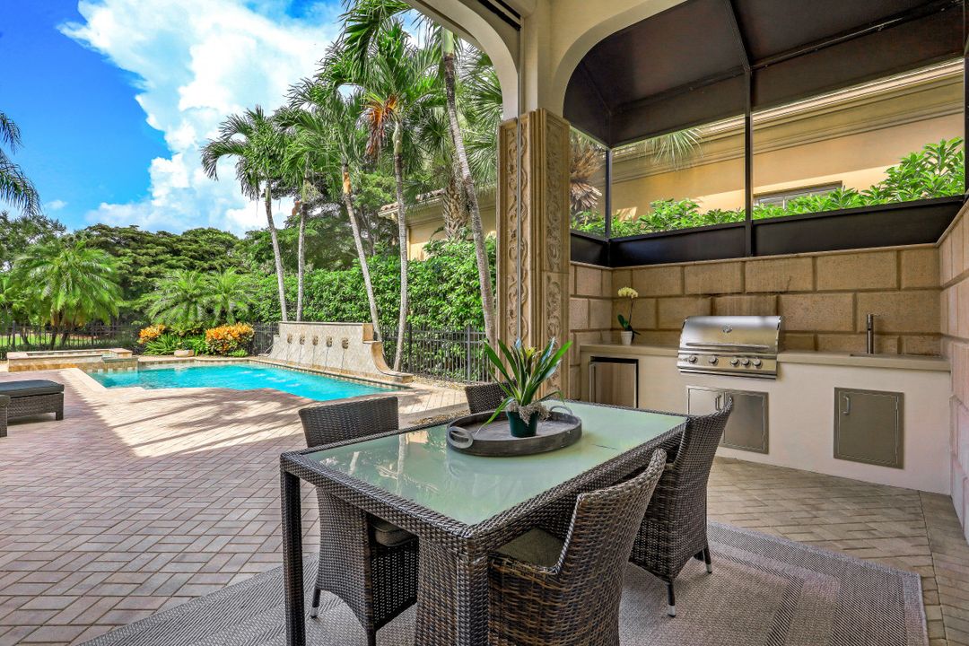 15655 Villoresi Way, Naples, FL 34110