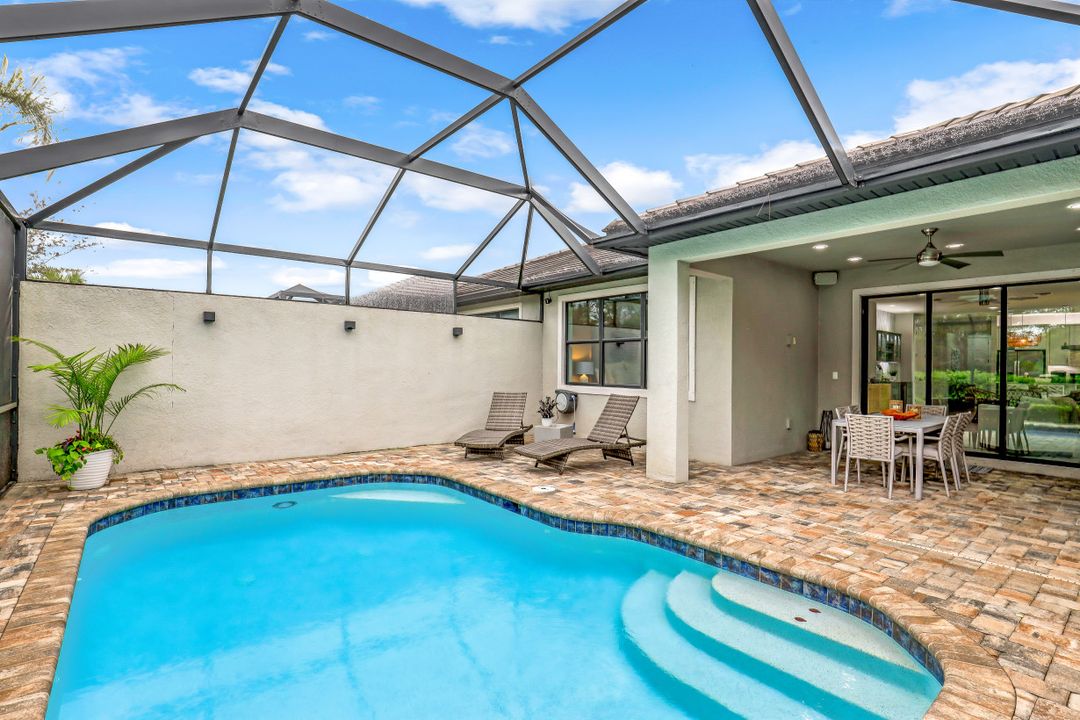 7682 Jacaranda Ln, Naples, FL 34114