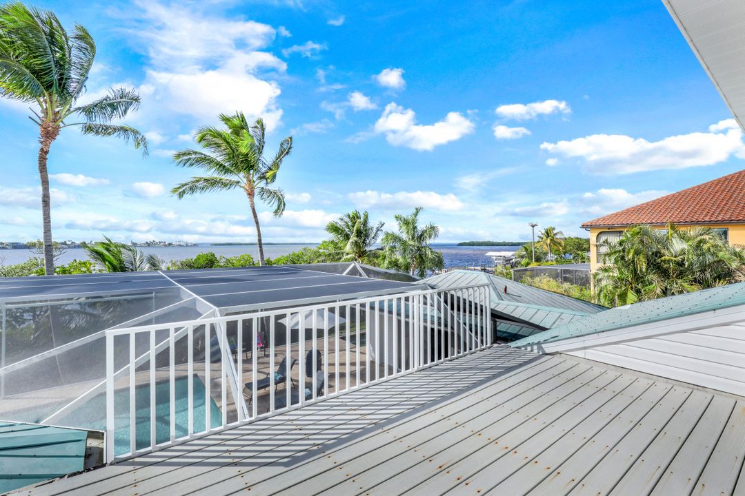 12201 Shoreview Dr, Matlacha, FL 33993