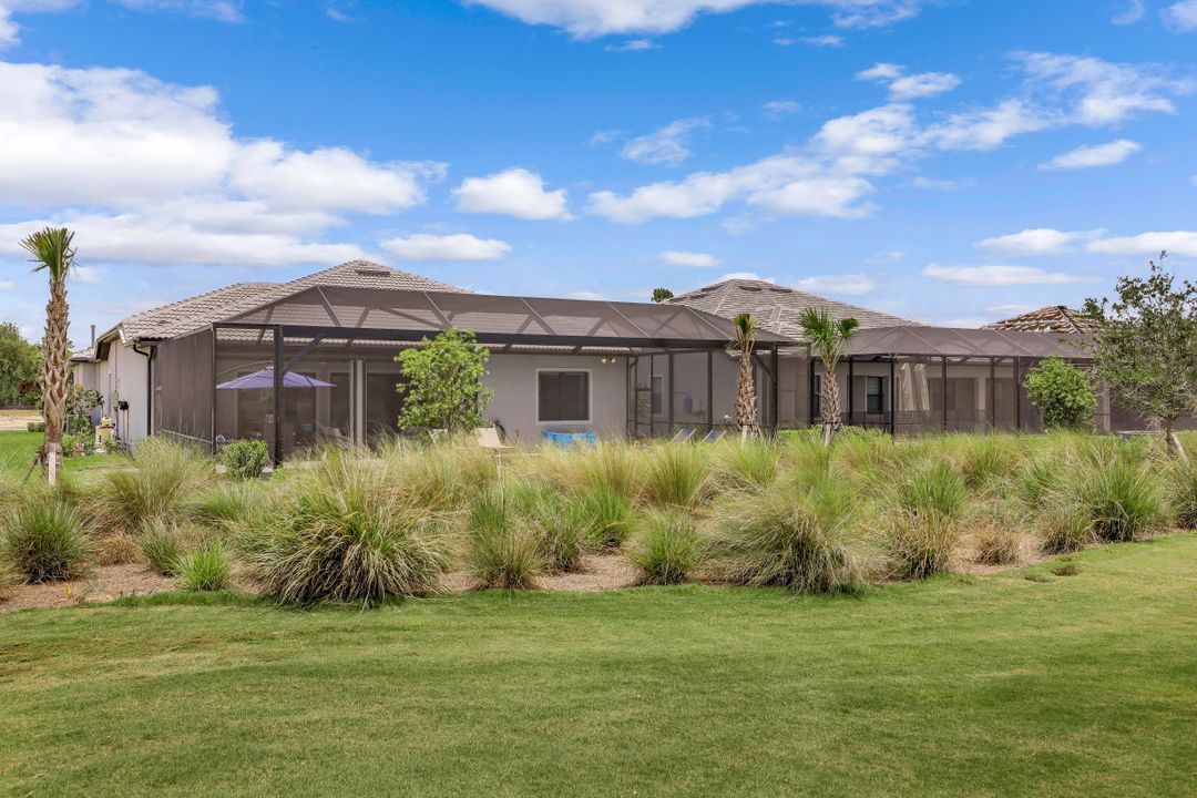 9610 Everglades Dr, Naples, FL 34120