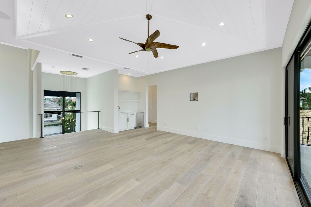 241 Egret Ave, Naples, FL 34108