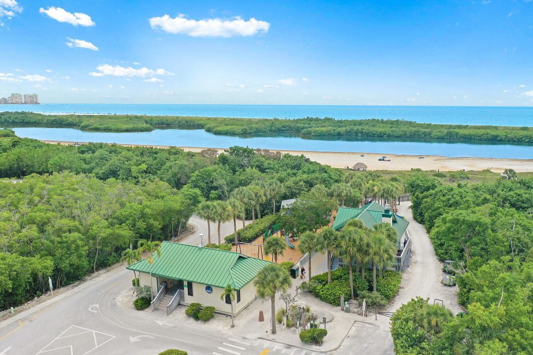 500 Spinnaker Dr, Marco Island, FL 34145