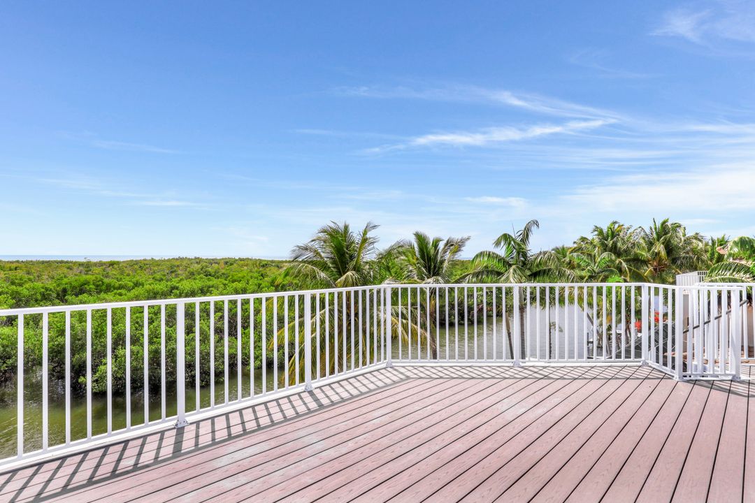 450 Spinnaker Dr, Marco Island, FL 34145