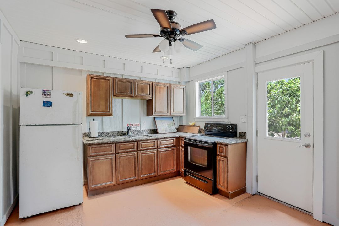 2825 Tern Ct, Saint James City, FL 33956