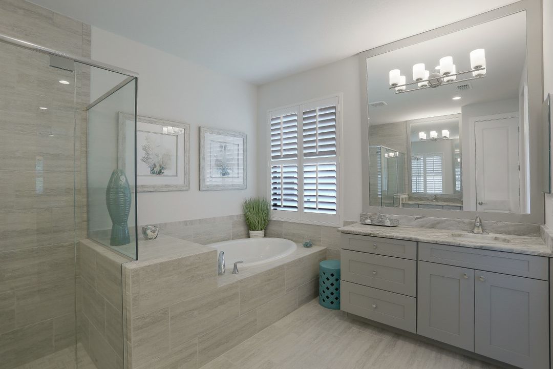 10030 Florence Cir, Naples, FL 34119