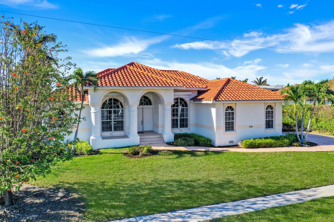 718 Nautilus Ct, Marco Island, FL 34145