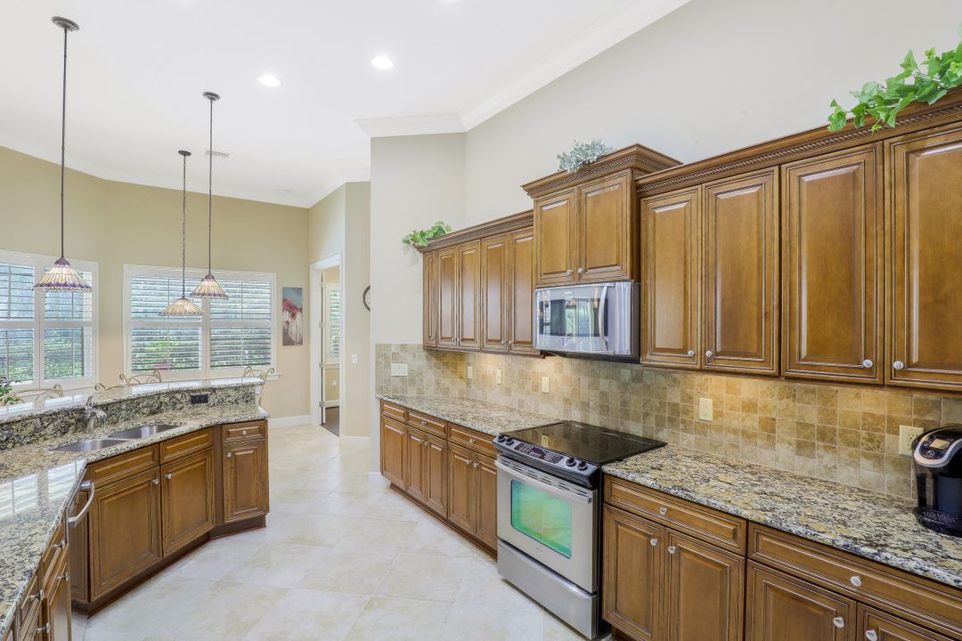 9359 Marble Stone Dr, Naples, FL 34120