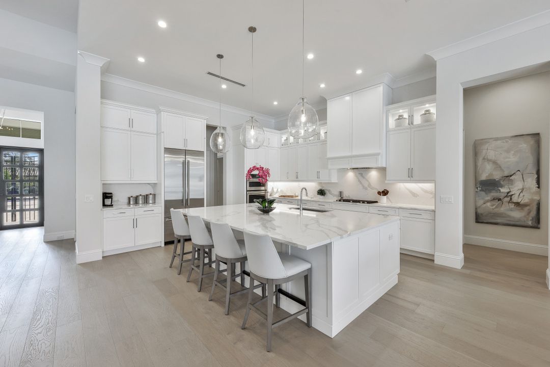 603 West St, Naples, FL 34108