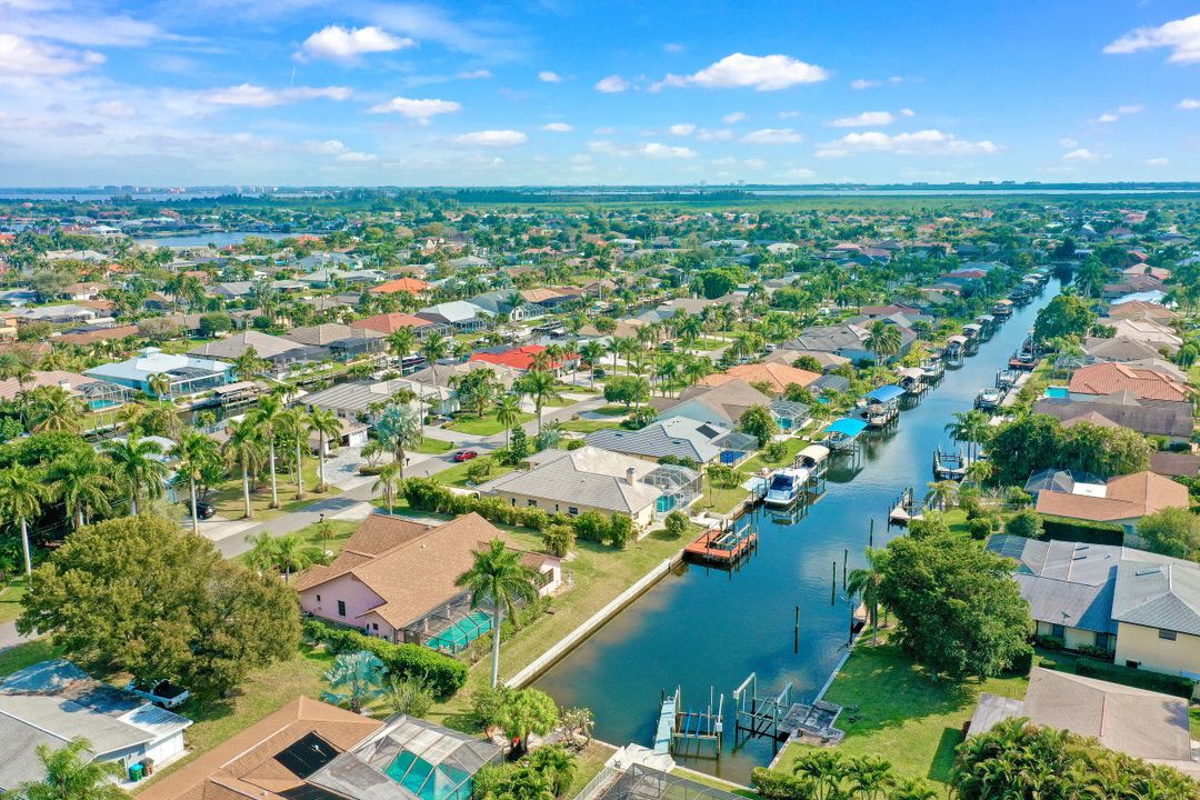 5208 SW 9th Pl, Cape Coral, FL 33914