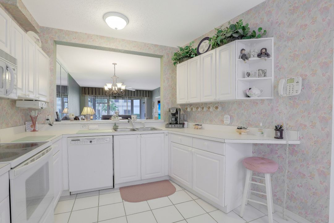 9060 Michael Cir #411, Naples, FL 34113
