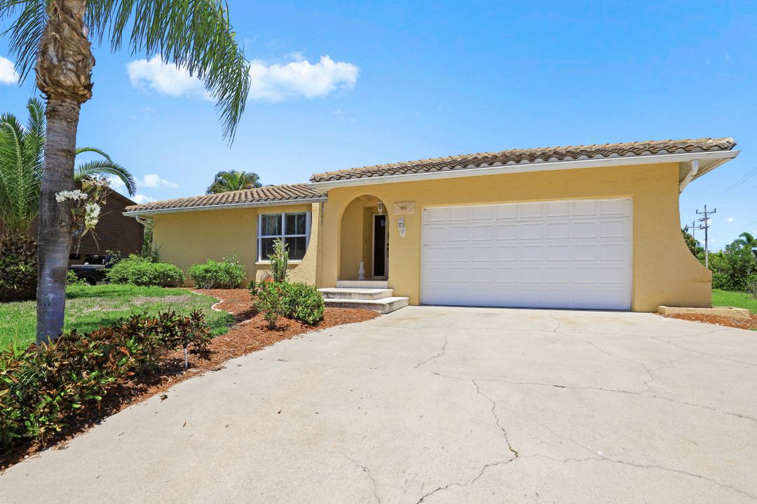 541 S Heathwood Dr, Marco Island, FL 34145