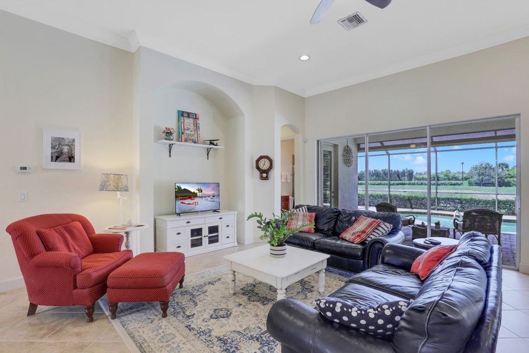 9746 Nickel Ridge Cir, Naples, FL 34120