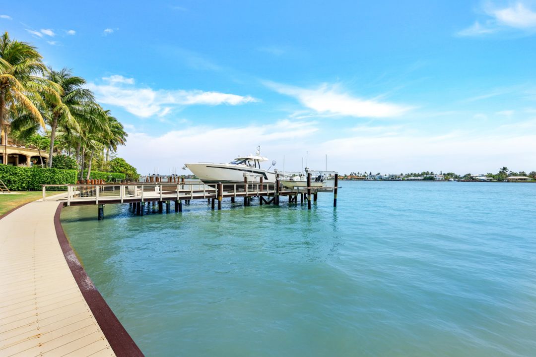970 Aqua Cir, Naples, FL 34102