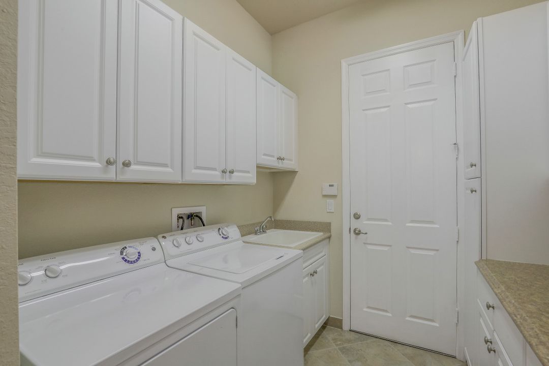 3192 Pacific Dr, Naples, FL 34119