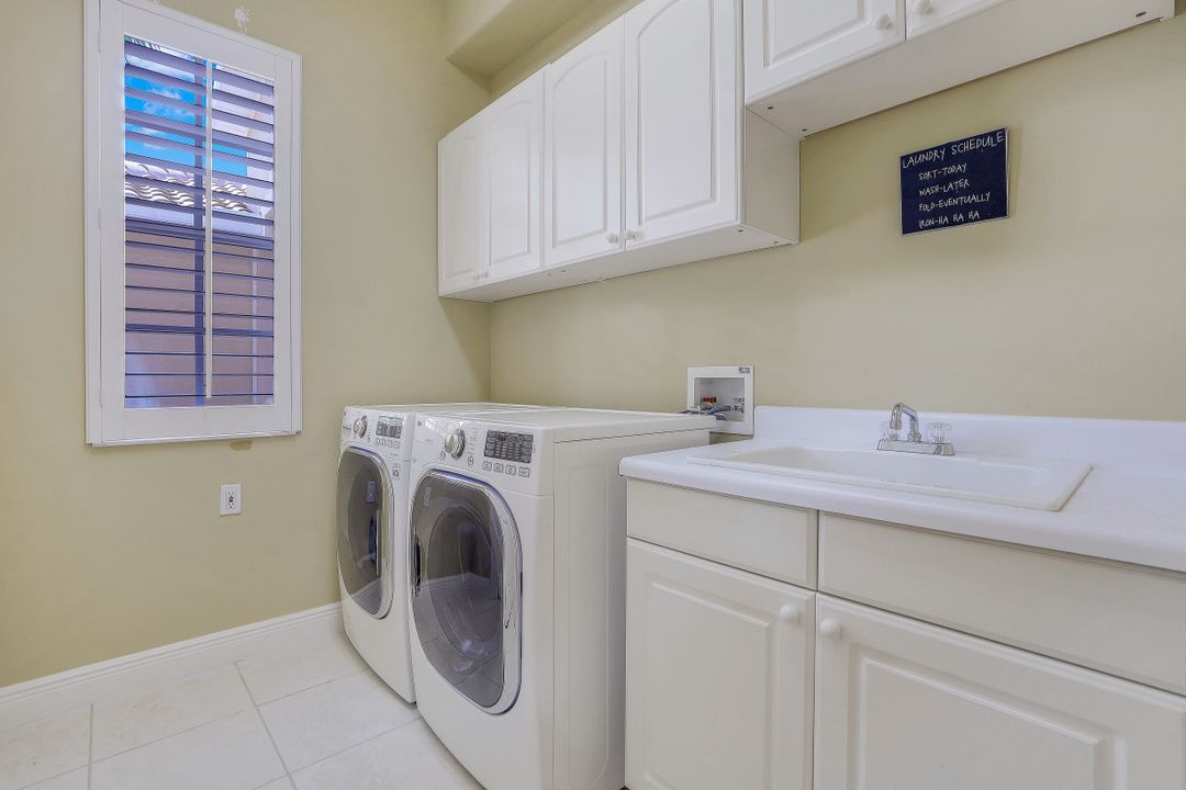 3601 Cedar Hammock View Ct, Naples, FL 34112