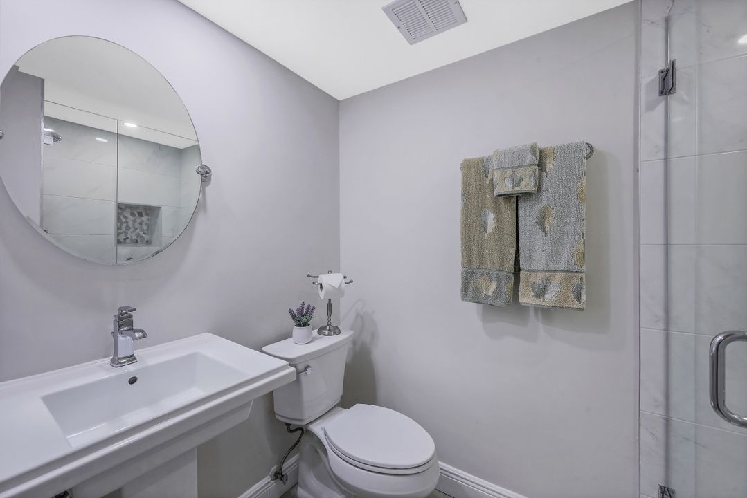 21 High Point Cir E #108, Naples, FL 34103