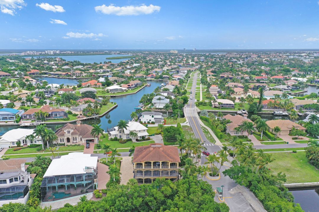 500 Spinnaker Dr, Marco Island, FL 34145