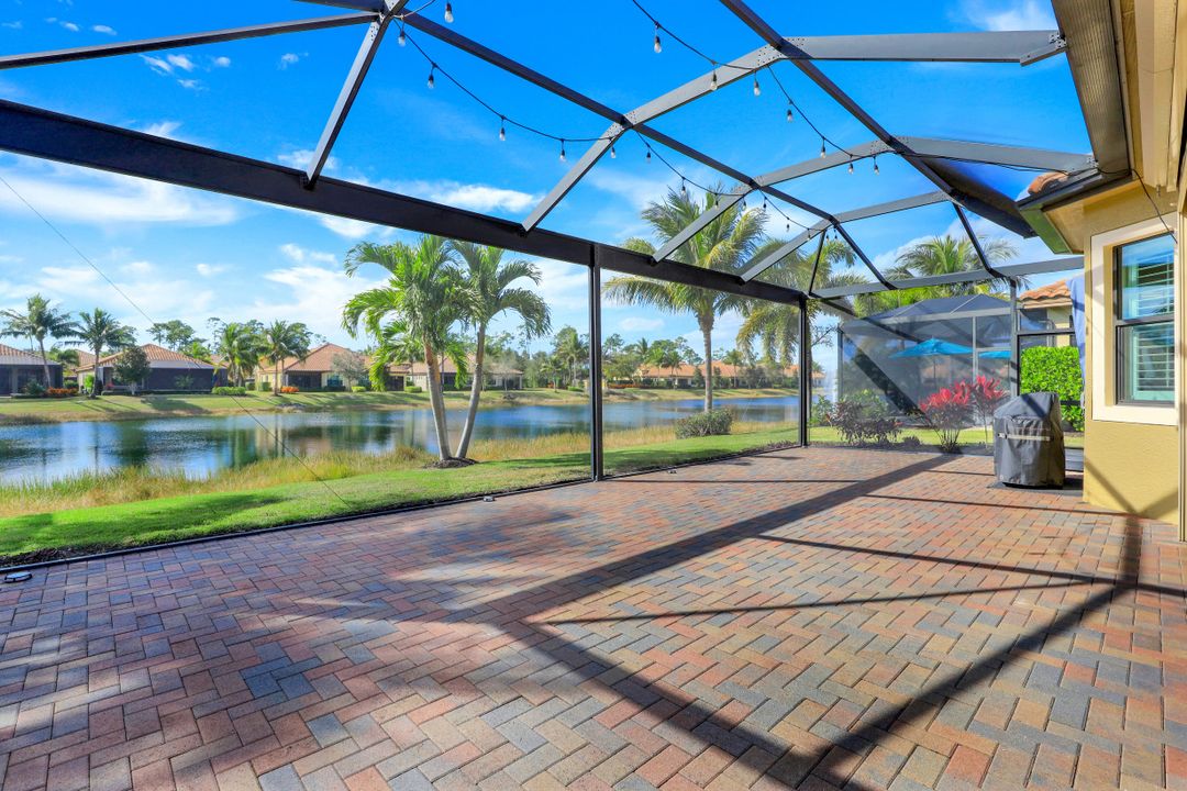 9366 Isla Bella Cir, Bonita Springs, FL 34135