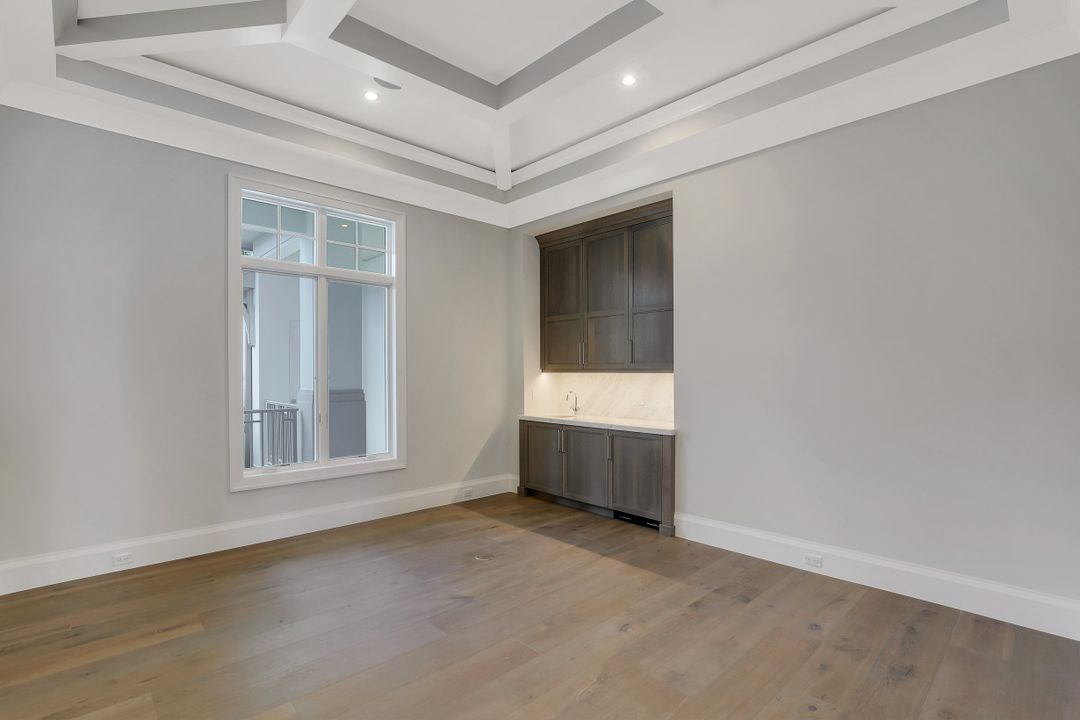 940 17th Ave S, Naples, FL 34102