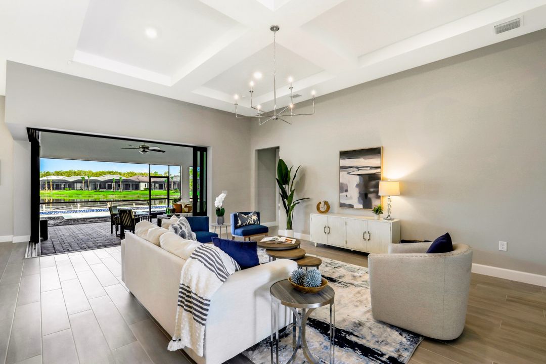 9765 Everglades Dr, Naples, FL 34120