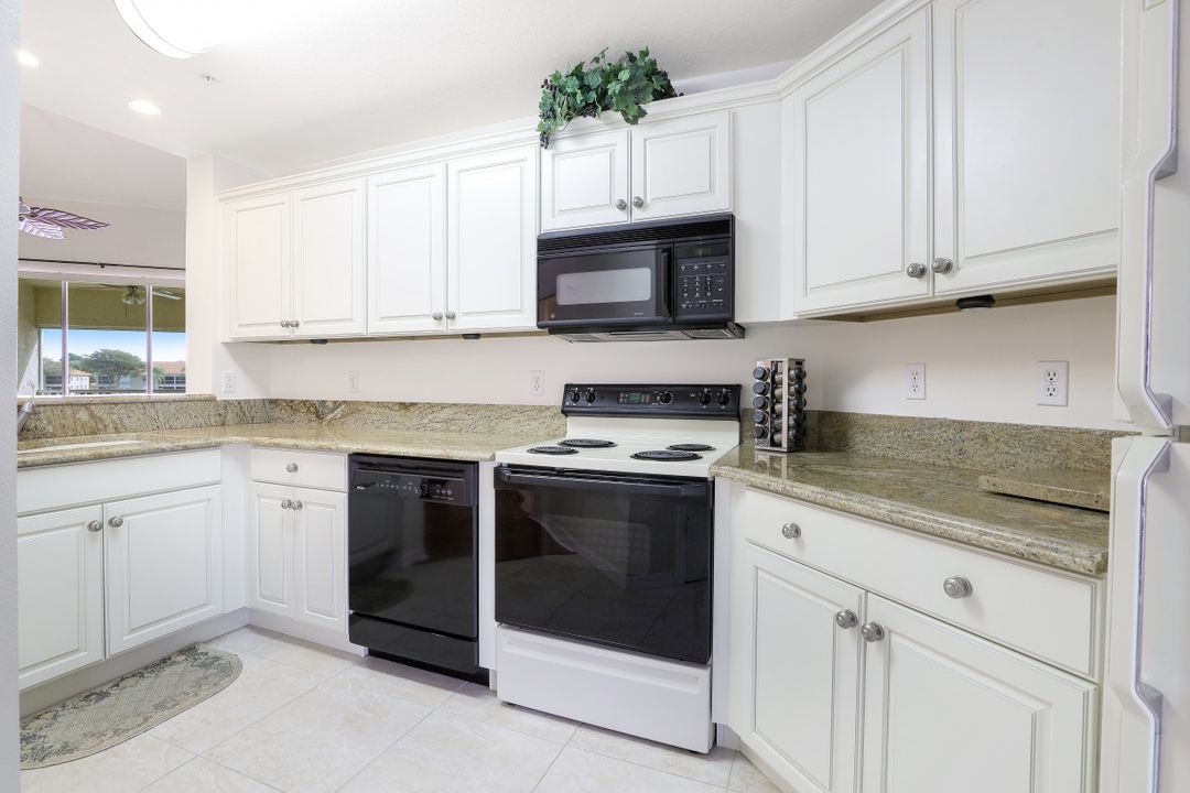 6528 Huntington Lakes Cir #203, Naples, FL 34119