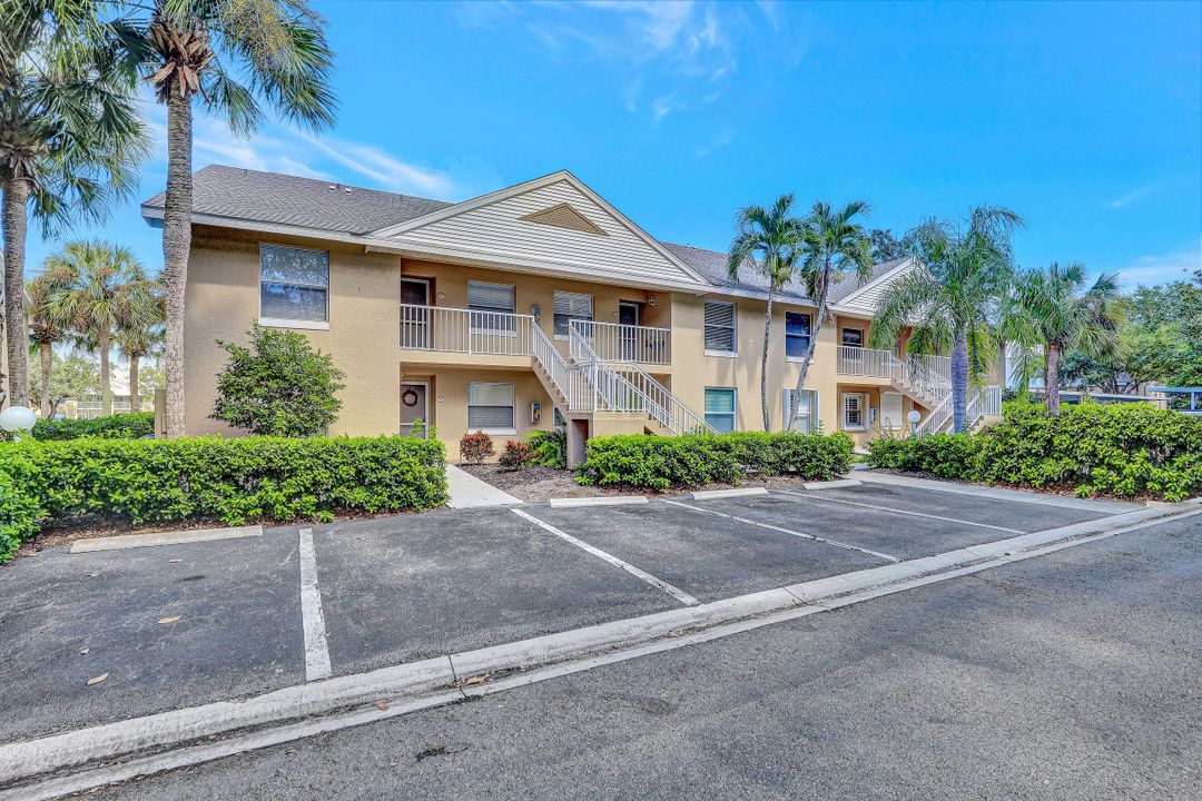 102 Pebble Shores Dr #3-201, Naples, FL 34110