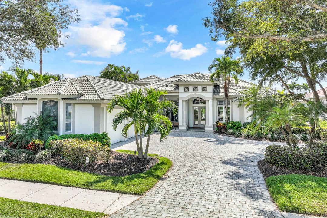 5958 Amberwood Dr, Naples, FL 34110