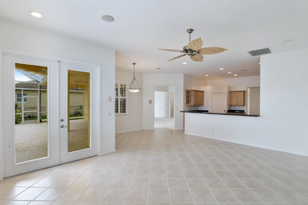 995 Chesapeake Bay Ct, Naples, FL 34120