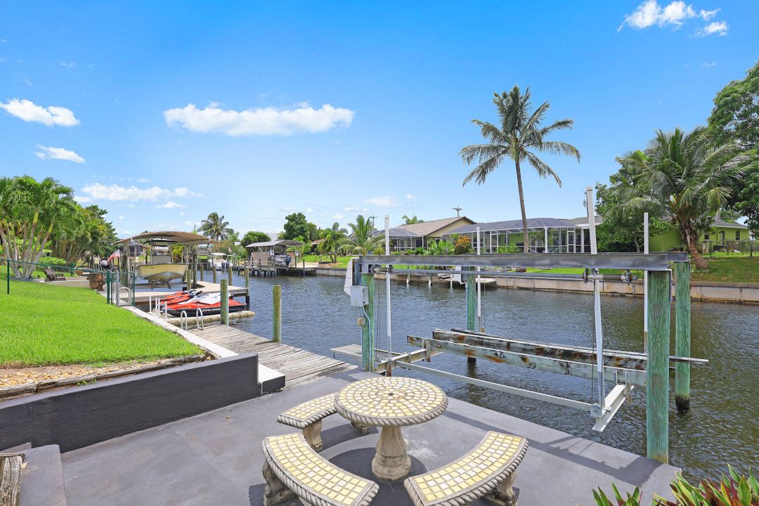 3870 SE 13th Pl, Cape Coral, FL 33904