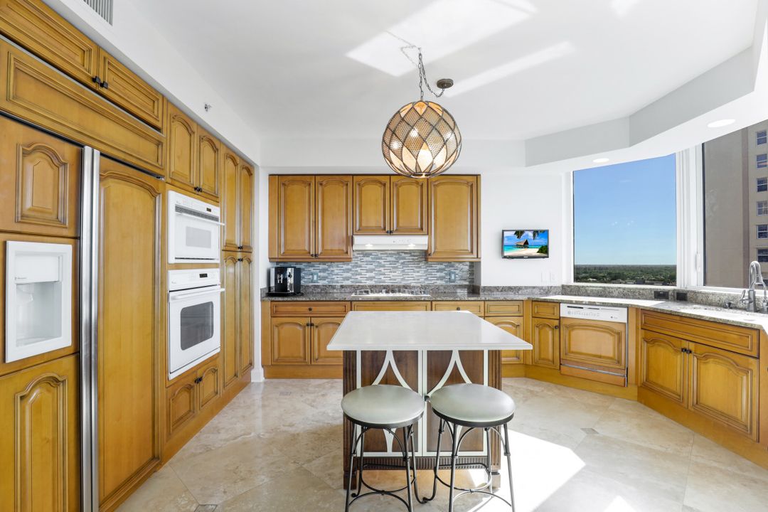 6597 Nicholas Blvd #1501, Naples, FL 34108