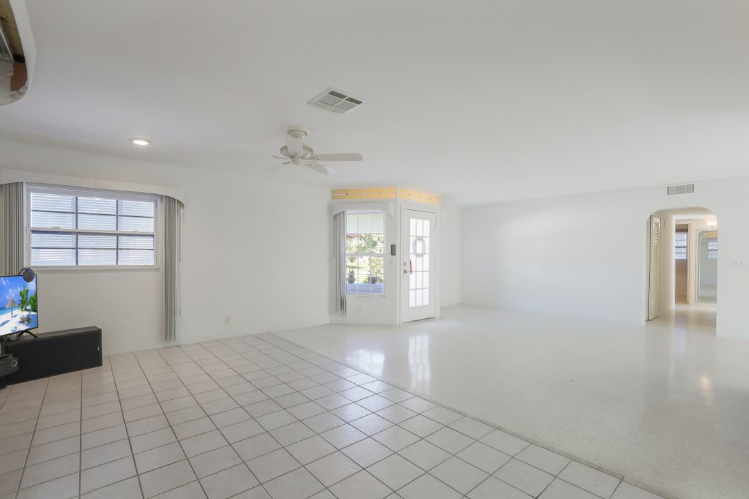 3096 Buena Vista Ln, Naples, FL 34105