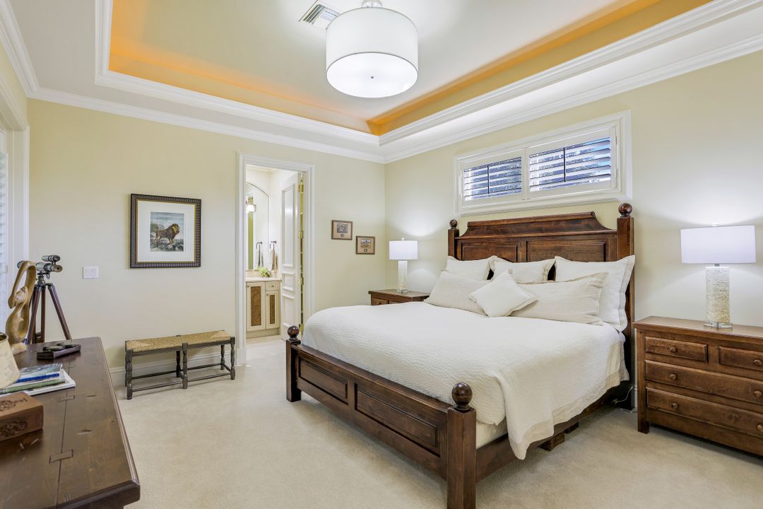 33 3rd St S, Naples, FL 34102