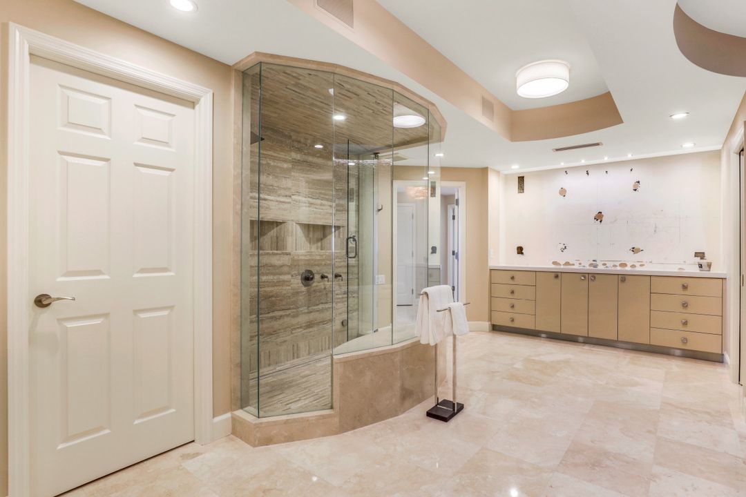 9811 Gulf Shore Dr, Naples, FL 34108