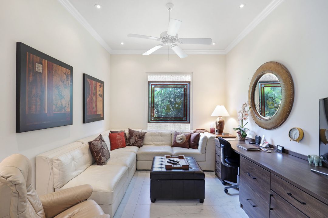 8586 Gleneagle Way, Naples, FL 34120