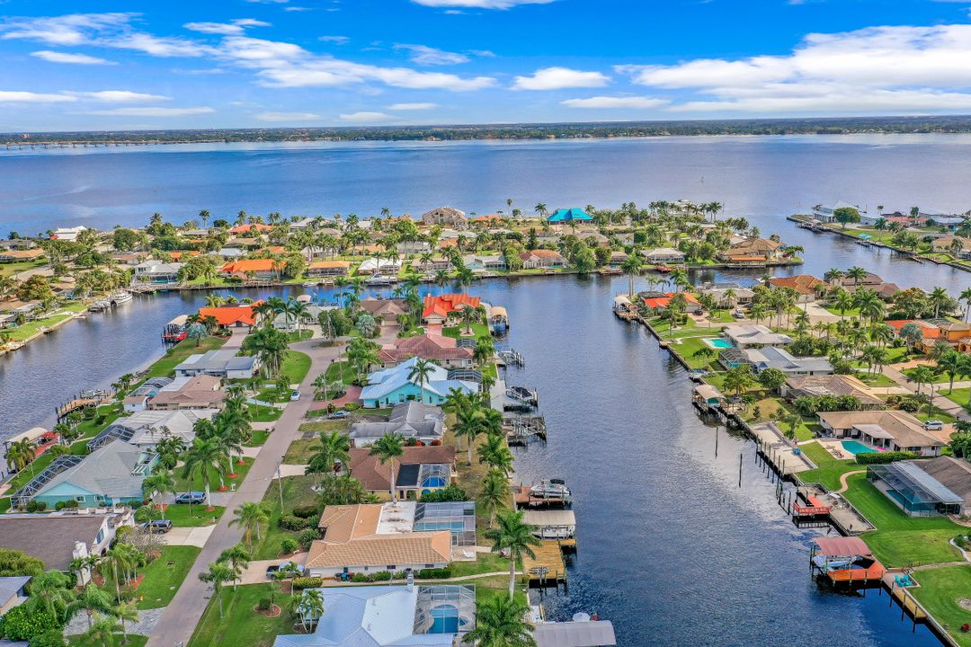 1932 SE 35th St, Cape Coral, FL 33904