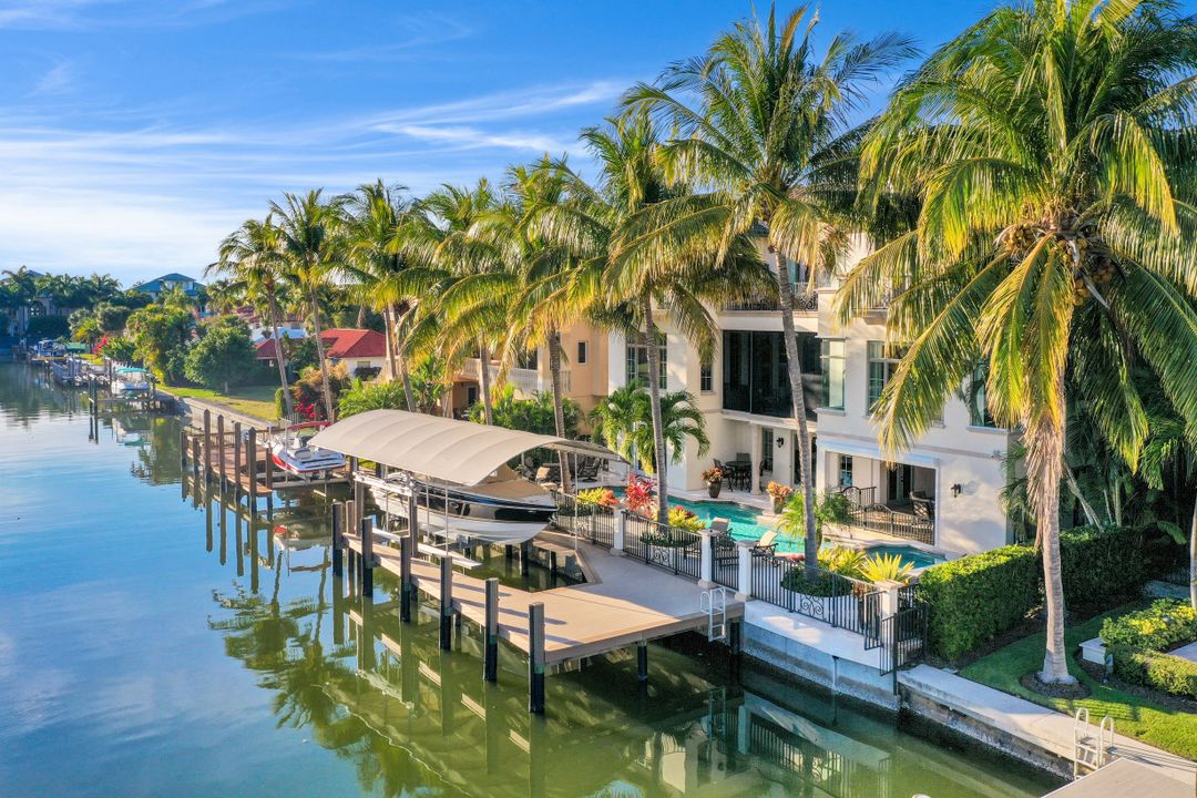 172 Seabreeze Ave, Naples, FL 34108