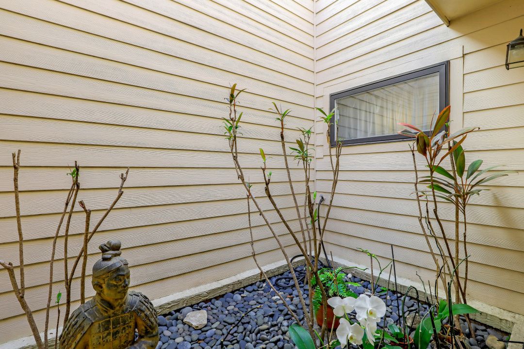 6627 Trident Way, Naples, FL 34108