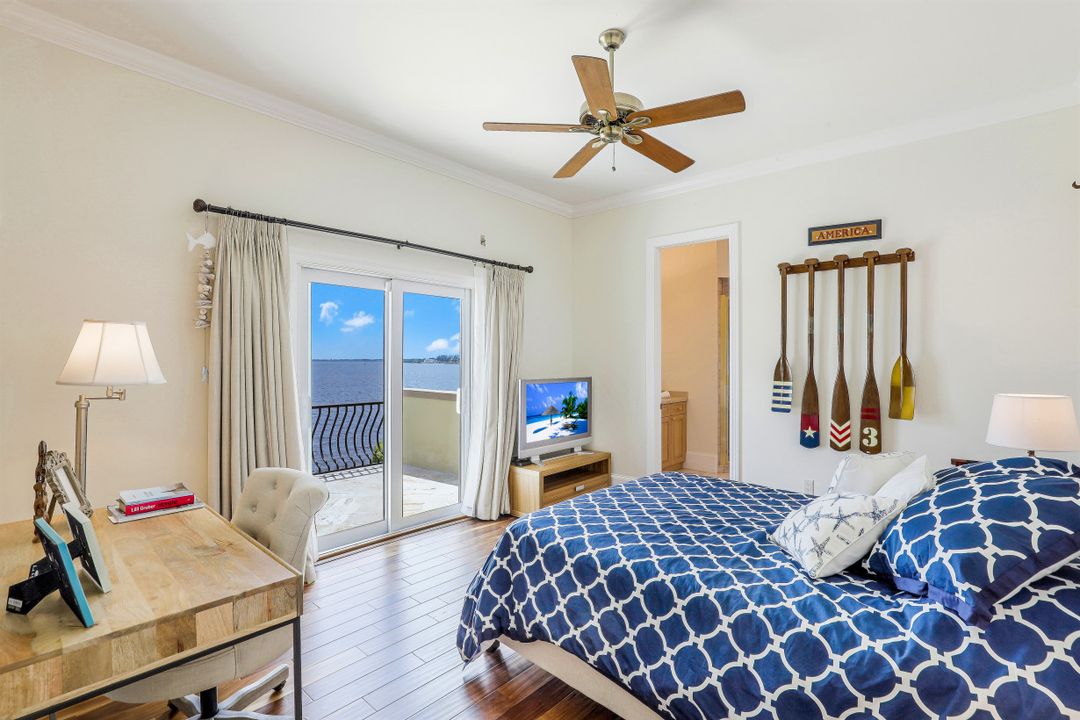 518 Coral Dr, Cape Coral, FL 33904