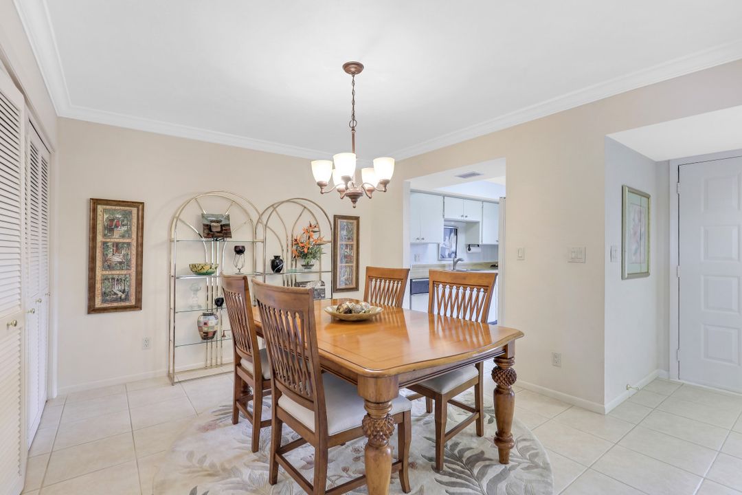 560 Retreat Dr #201, Naples, FL 34110