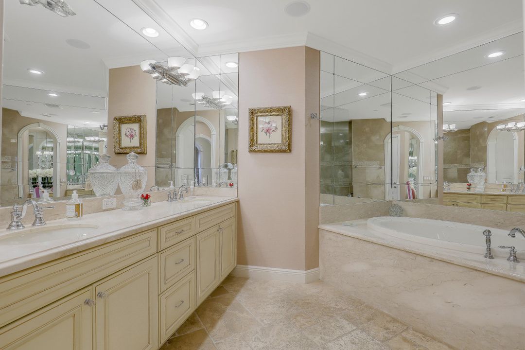 2542 Marquesa Royale Ln #301, Naples, FL 34109