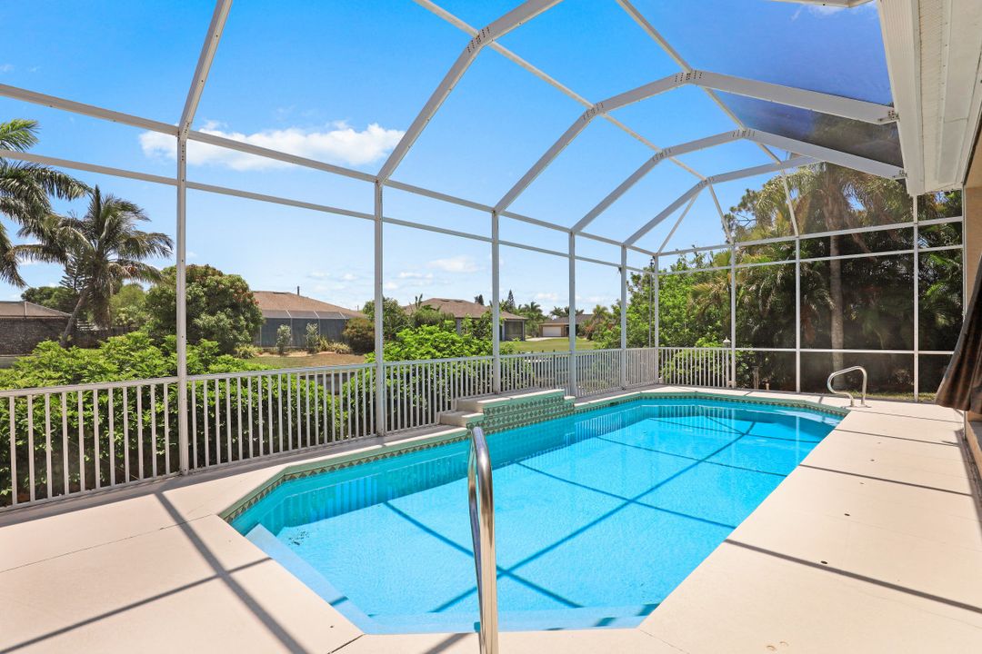 1409 SE 4th Pl, Cape Coral, FL 33990