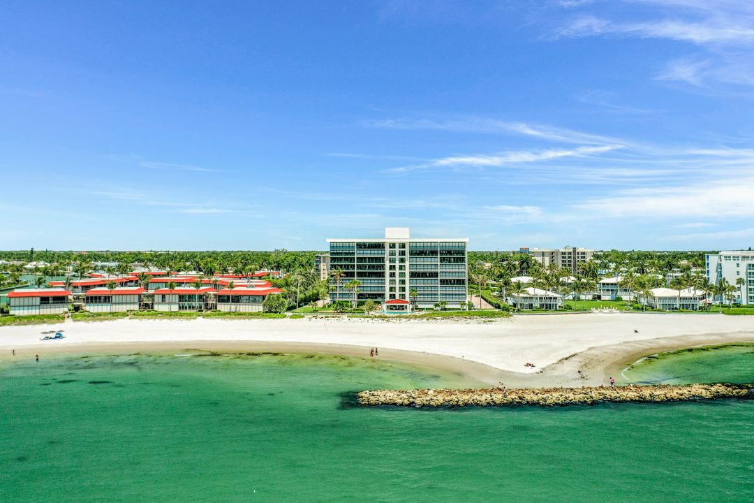 2171 Gulf Shore Blvd N #702, Naples, FL 34102