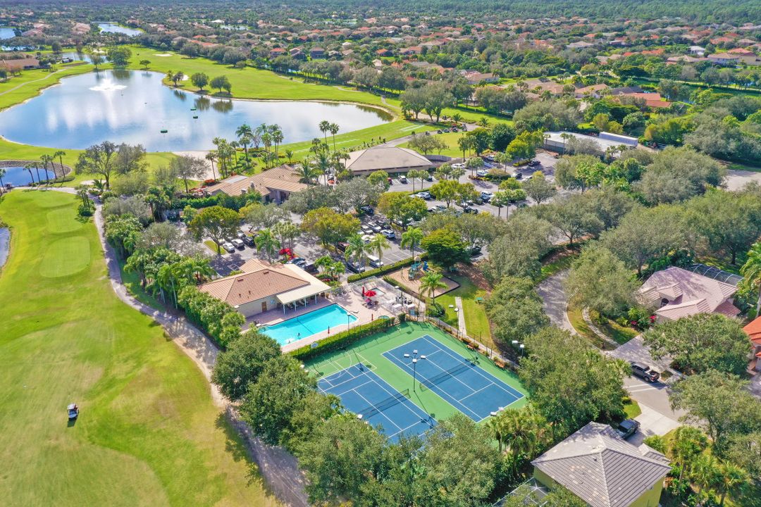 2092 Crestview Way, Naples, FL 34119