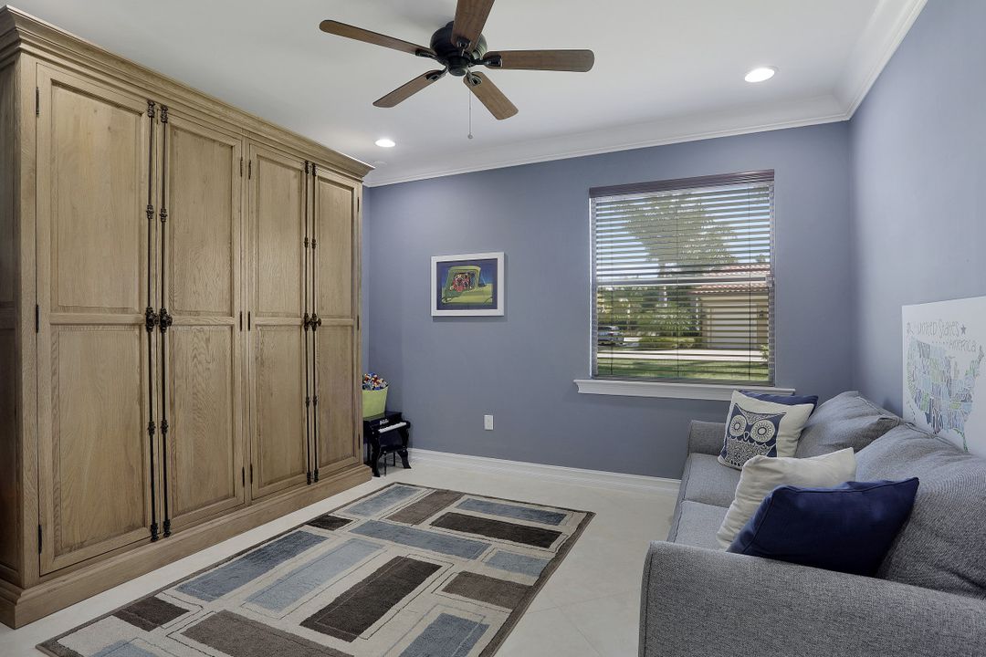 1622 Songbird Ct, Naples, FL 34120